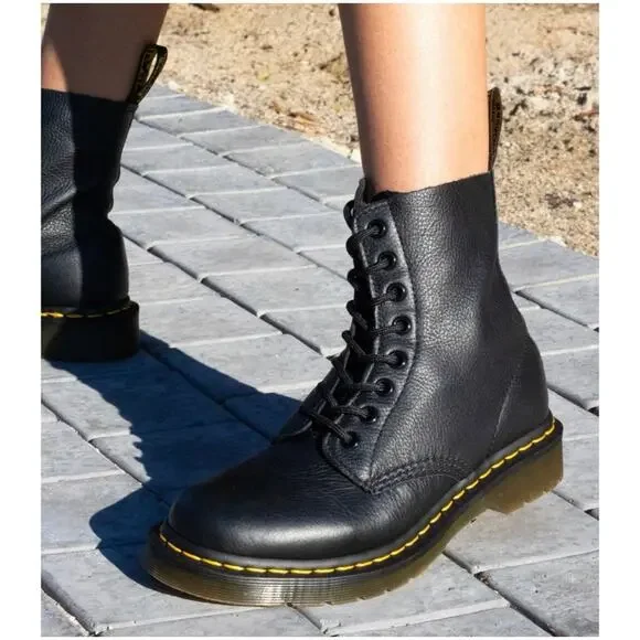 Dr. Martens Women’s Sz 7 Black Leather Pascal Virginia Boots Lace Up - Picture 1 of 11